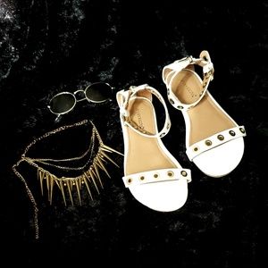 Shoe Dazzle White Flat Sandal - Size 7 / 7.5